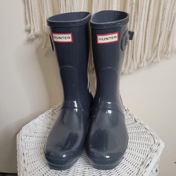 Hunter Buckle Gloss Grey Short Rain Boots 8 EUC - Picture 2 of 8